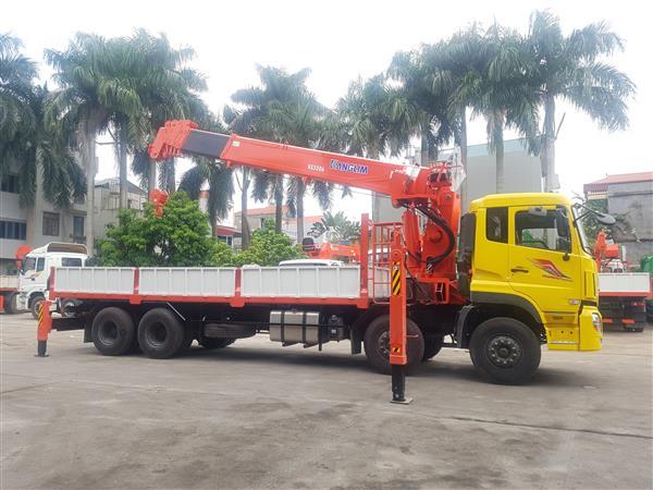 Xe tải 4 chân Dongfeng Hoàng Huy gắn cẩu 15 tấn Kanglim