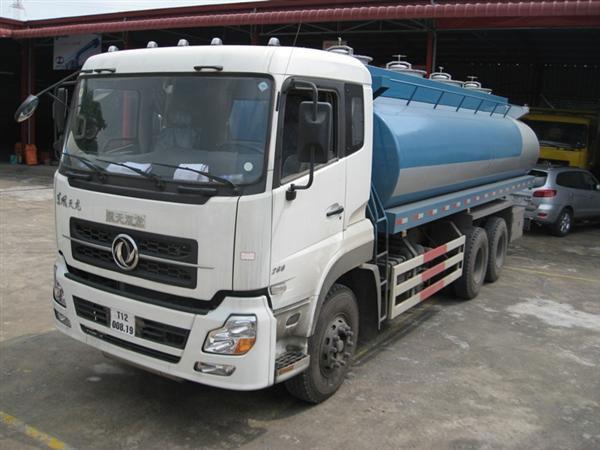 Xe chở xăng dầu Dongfeng 25 khối nhập khẩu